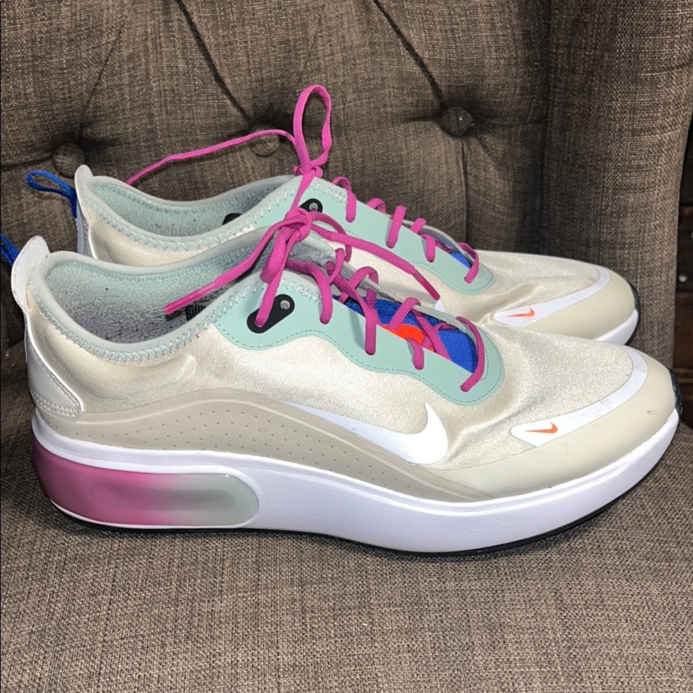 Women's Air Max DIA sneakers size 10